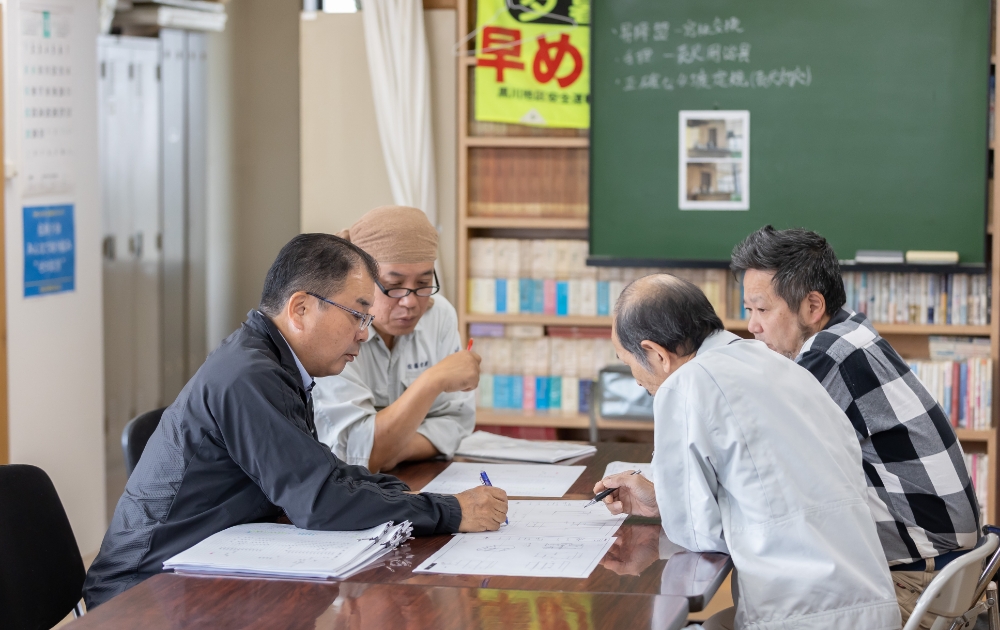 納期厳守のお約束現場最優先の対応お客様を笑顔にさせる製品作り
